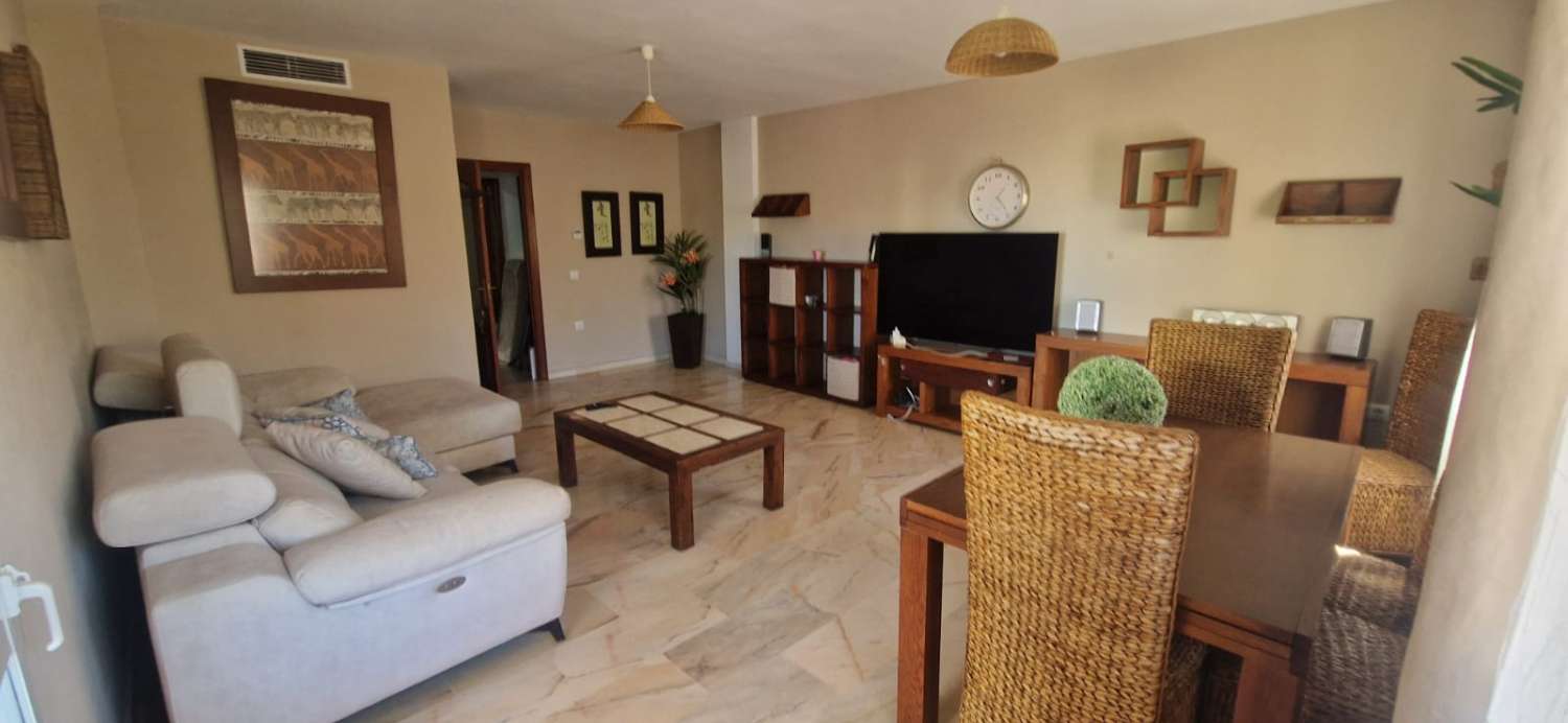 Se alquila MEDIA TEMPORADA desde ahora hasta 30/06/26 bonito apartamento en Benalmádena Costa a 100 metros de la playa.