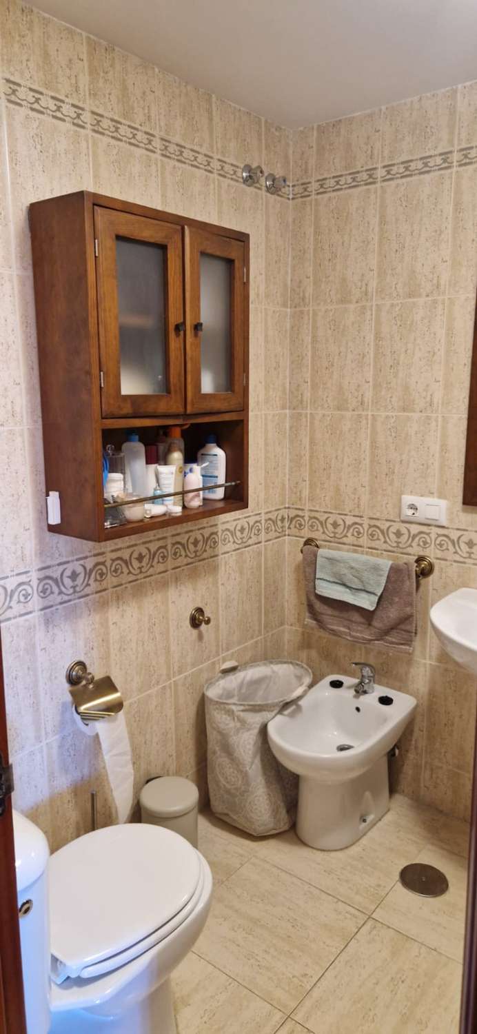 Se alquila MEDIA TEMPORADA desde ahora hasta 30/06/26 bonito apartamento en Benalmádena Costa a 100 metros de la playa.
