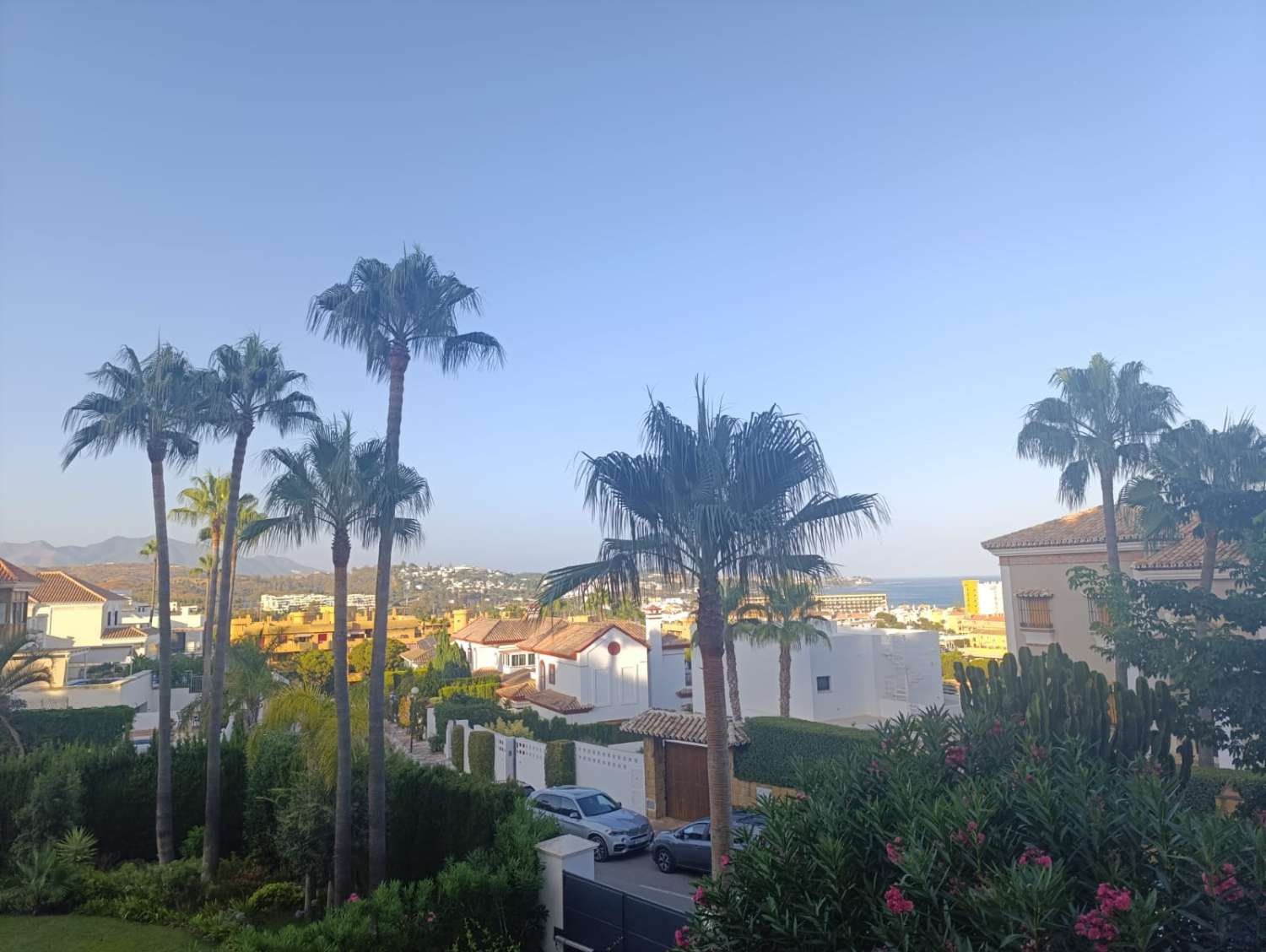 MEDIA TEMPORADA . SE ALQUILA DESDE 3.9.25-30.6.26 PRECIOSO APARTAMENTO CON VISTAS AL MAR EN  MIJAS COSTA