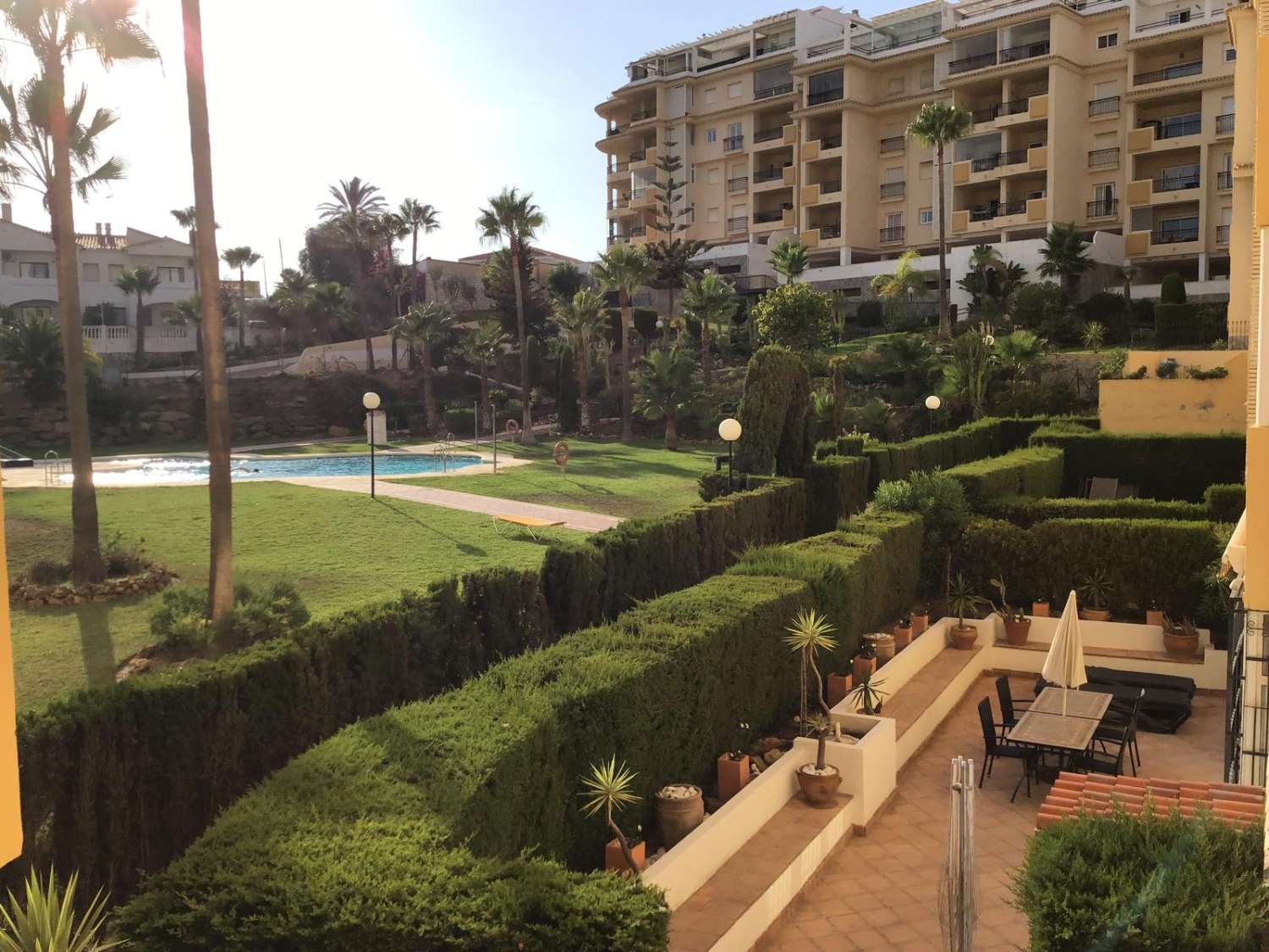 MEDIA TEMPORADA . SE ALQUILA DESDE 3.9.25-30.6.26 PRECIOSO APARTAMENTO CON VISTAS AL MAR EN  MIJAS COSTA