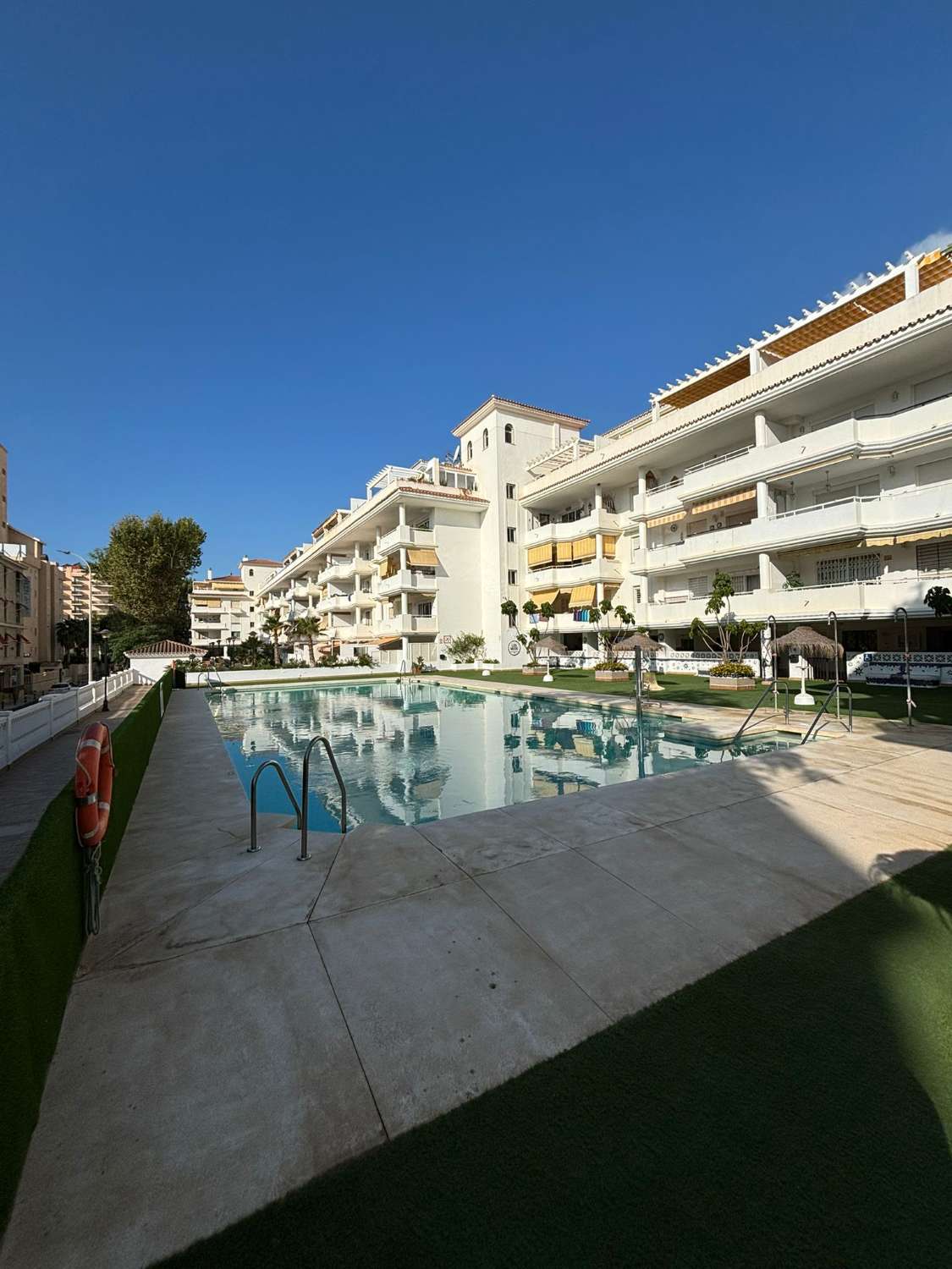 MEDIA TEMPORADA . SE ALQUILA DESDE 3.9.25-30.6.26 BONITO APARTAMENTO  EN LA CARIHUELA (TORREMOLINOS)