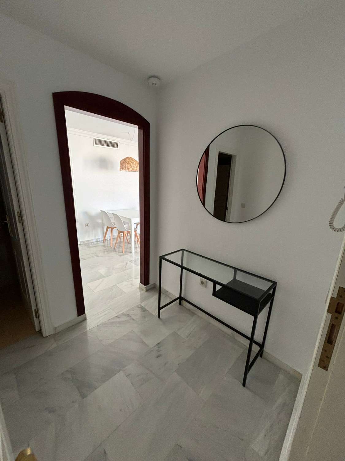 MEDIA TEMPORADA . SE ALQUILA DESDE 3.9.25-30.6.26 BONITO APARTAMENTO  EN LA CARIHUELA (TORREMOLINOS)