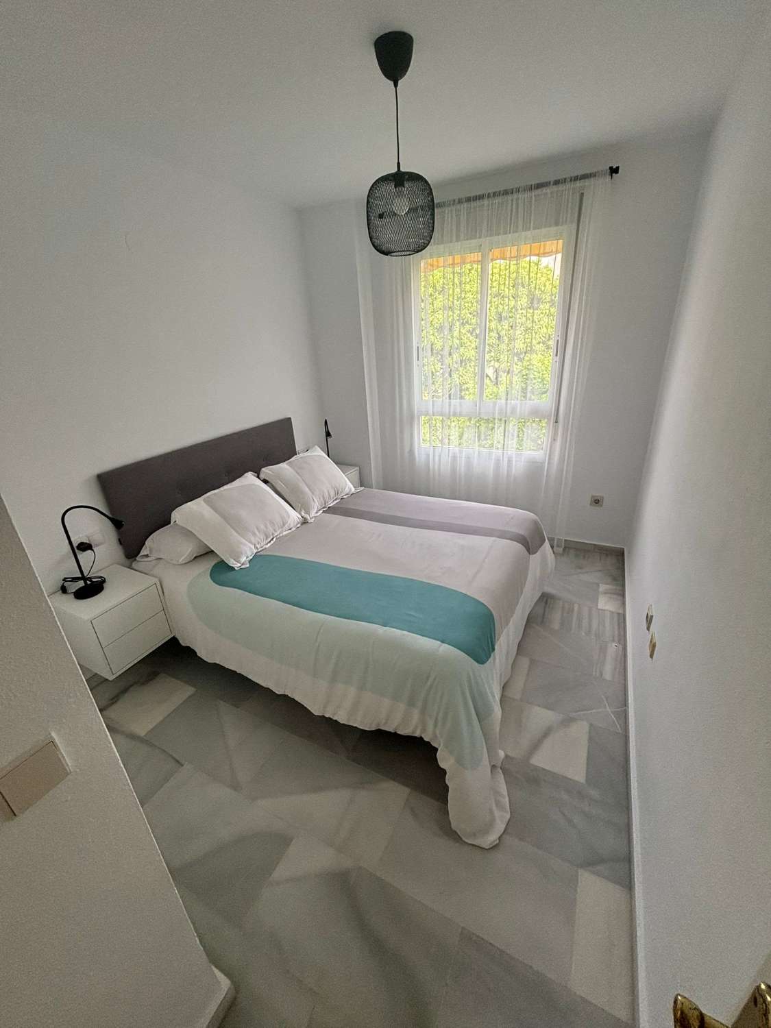 MEDIA TEMPORADA . SE ALQUILA DESDE 3.9.25-30.6.26 BONITO APARTAMENTO  EN LA CARIHUELA (TORREMOLINOS)