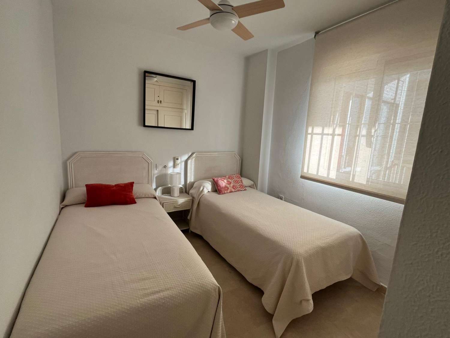 MEDIA TEMPORADA SE ALQUILA DESDE 4.9.25-30.6.26 ESPECTACULAR APARTAMENTO  EN 1ª LINEA DE PLAYA EN ZONA LAS GAVIOTAS (FUENGIROLA)