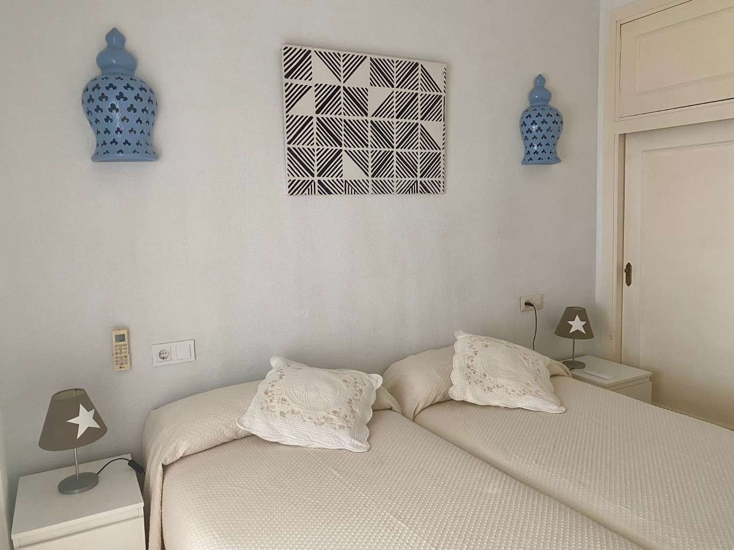 MEDIA TEMPORADA SE ALQUILA DESDE 4.9.25-30.6.26 ESPECTACULAR APARTAMENTO  EN 1ª LINEA DE PLAYA EN ZONA LAS GAVIOTAS (FUENGIROLA)
