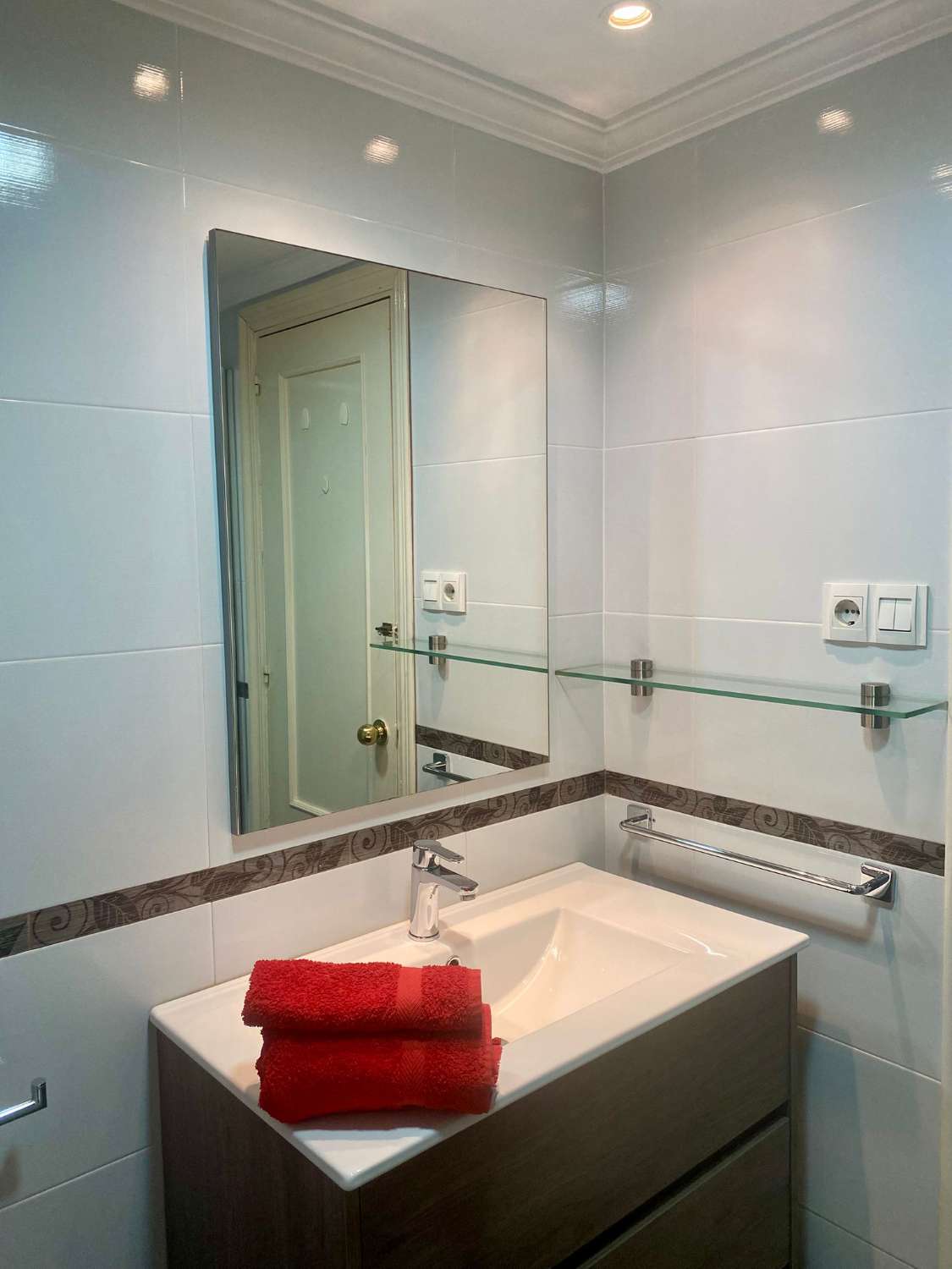 MEDIA TEMPORADA SE ALQUILA DESDE 4.9.25-30.6.26 ESPECTACULAR APARTAMENTO  EN 1ª LINEA DE PLAYA EN ZONA LAS GAVIOTAS (FUENGIROLA)