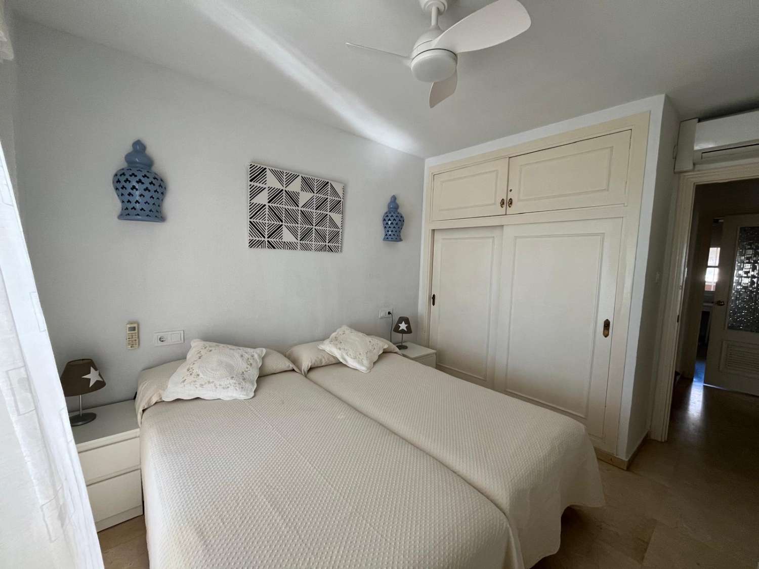 MEDIA TEMPORADA SE ALQUILA DESDE 4.9.25-30.6.26 ESPECTACULAR APARTAMENTO  EN 1ª LINEA DE PLAYA EN ZONA LAS GAVIOTAS (FUENGIROLA)