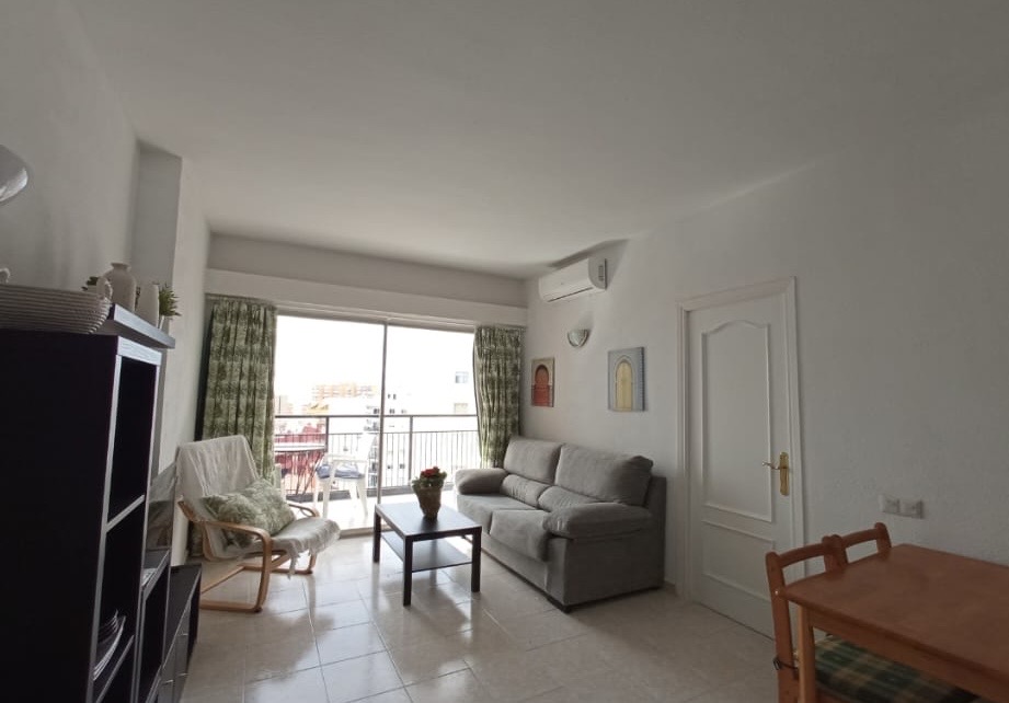 MEDIA TEMPORADA ,  SE ALQUILA DESDE 1.11,25-30.6.26  BONITO APARTAMENTO CON VISTA AL MAR EN BENALMADENA