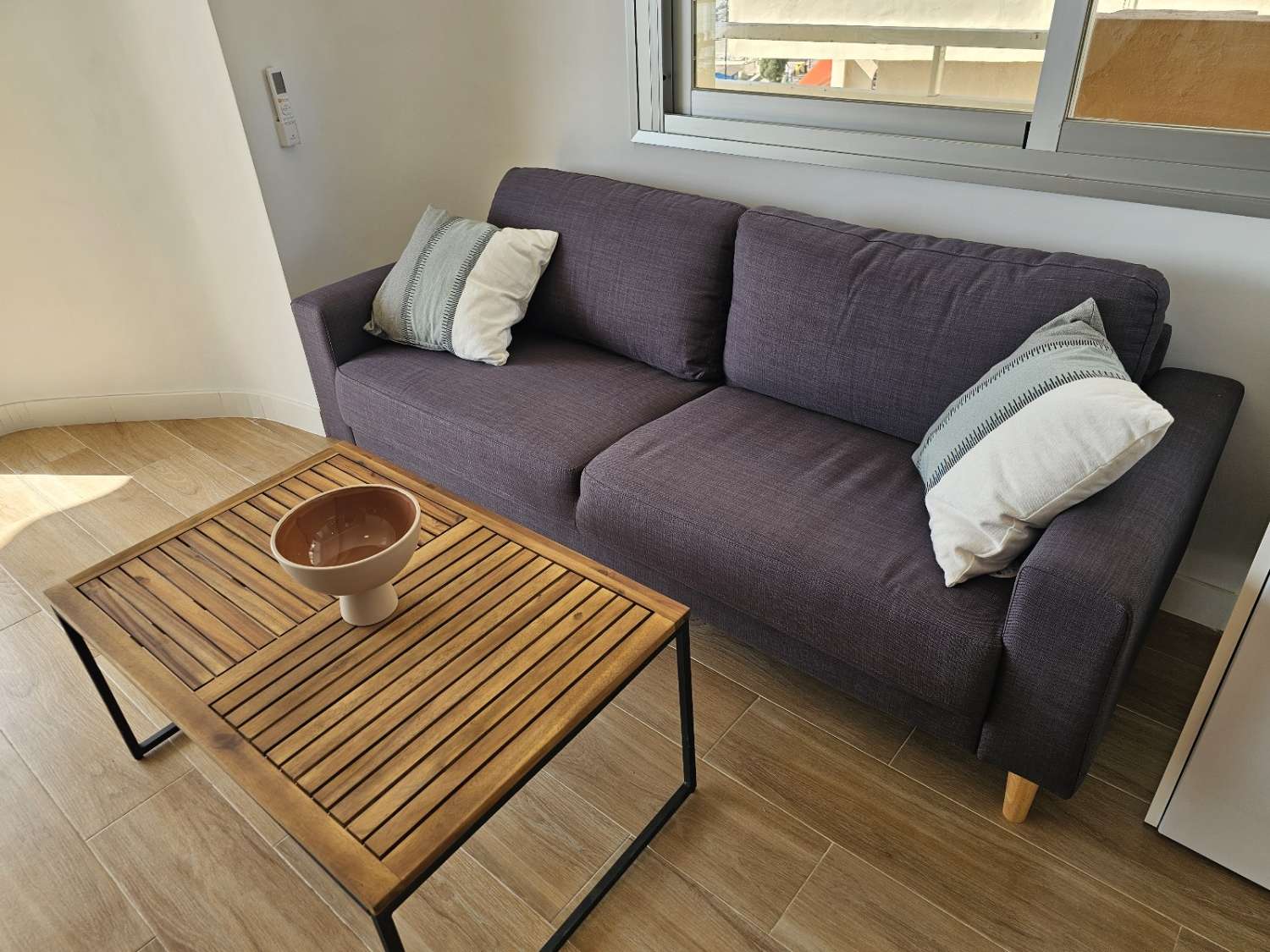 MEDIA TEMPORADA . SE ALQUILA DESDE 1.10.25 -28.2.26 PRECIOSO APARTAMENTO EN 1ª LINEA DE PLAYA EN FUENGIROLA