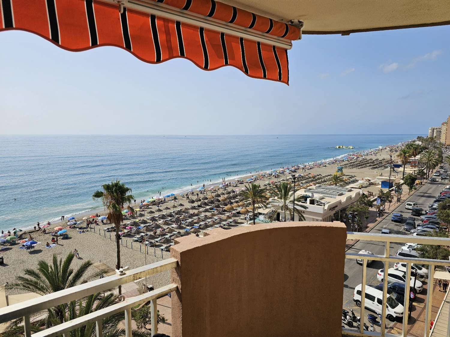 MEDIA TEMPORADA . SE ALQUILA DESDE 1.10.25 -28.2.26 PRECIOSO APARTAMENTO EN 1ª LINEA DE PLAYA EN FUENGIROLA