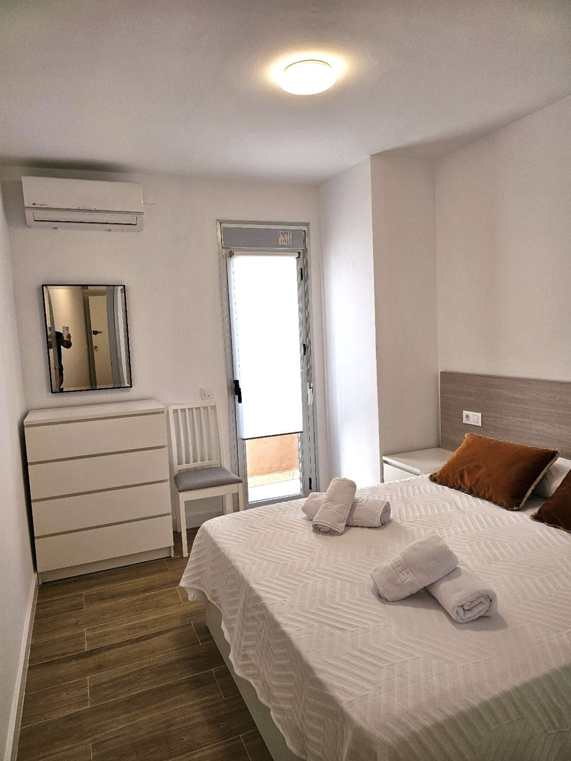 MEDIA TEMPORADA . SE ALQUILA DESDE 1.10.25 -28.2.26 PRECIOSO APARTAMENTO EN 1ª LINEA DE PLAYA EN FUENGIROLA