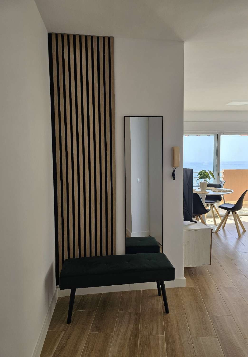 MEDIA TEMPORADA . SE ALQUILA DESDE 1.10.25 -28.2.26 PRECIOSO APARTAMENTO EN 1ª LINEA DE PLAYA EN FUENGIROLA