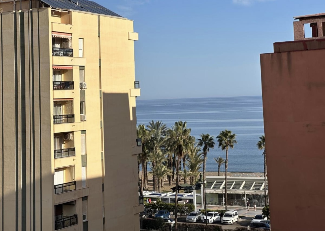 MEZZA STAGIONE. IN AFFITTO DAL 9.10.25-30.6.26 BELLISSIMO MONOLOCALE CON VISTA SUL MARE A LA CARIHUELA (TORREMOLINOS)