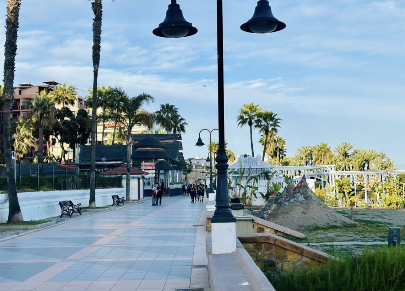 MEZZA STAGIONE. IN AFFITTO DAL 9.10.25-30.6.26 BELLISSIMO MONOLOCALE CON VISTA SUL MARE A LA CARIHUELA (TORREMOLINOS)
