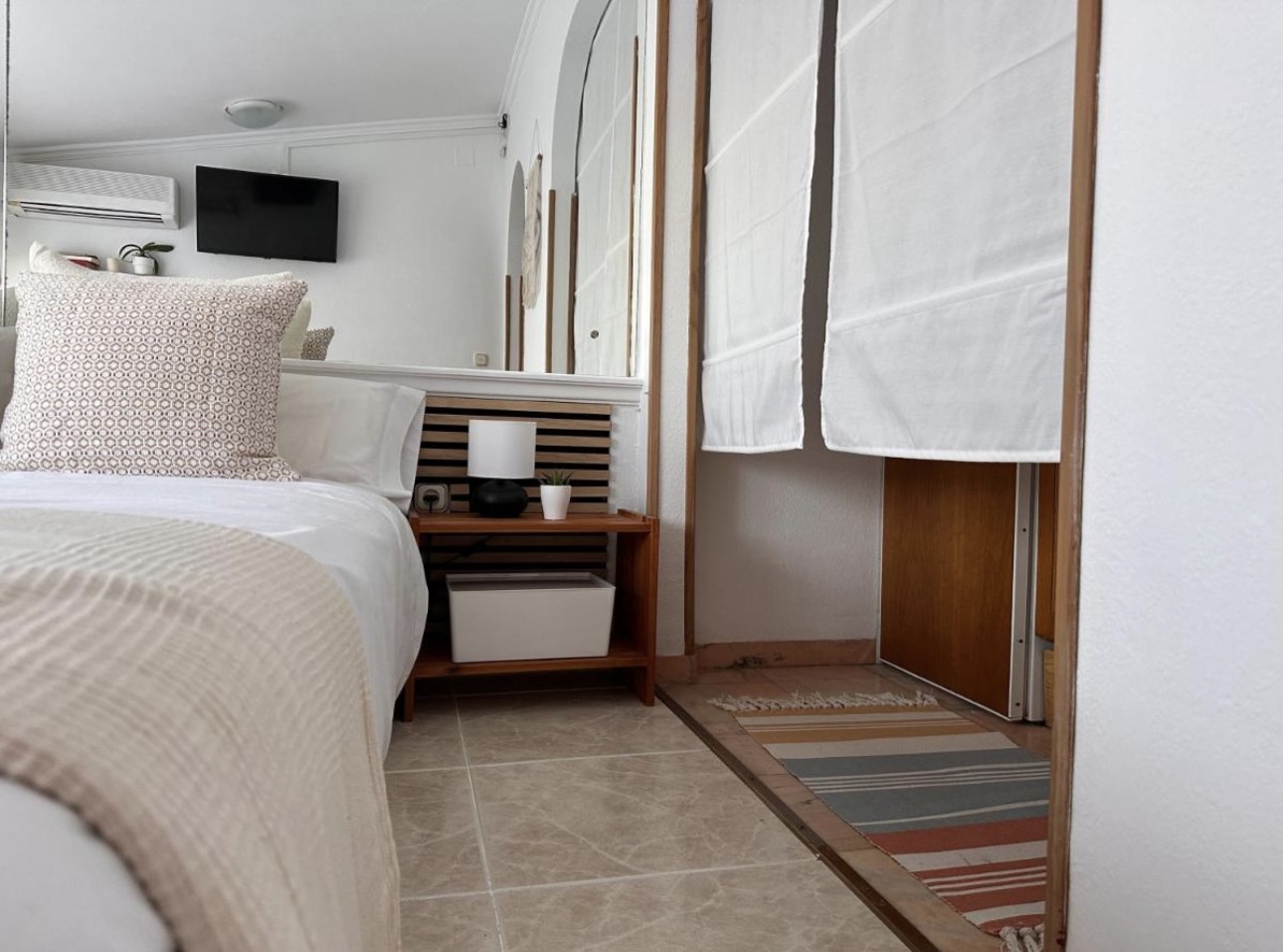 MEZZA STAGIONE. IN AFFITTO DAL 9.10.25-30.6.26 BELLISSIMO MONOLOCALE CON VISTA SUL MARE A LA CARIHUELA (TORREMOLINOS)