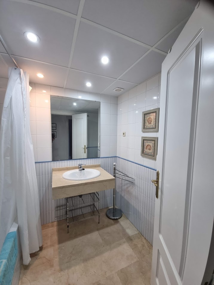 LARGA TEMPORADA. SE ALQUILA DESDE AHORA PRECIOSO APARTAMENTO EN BENALMÁDENA.