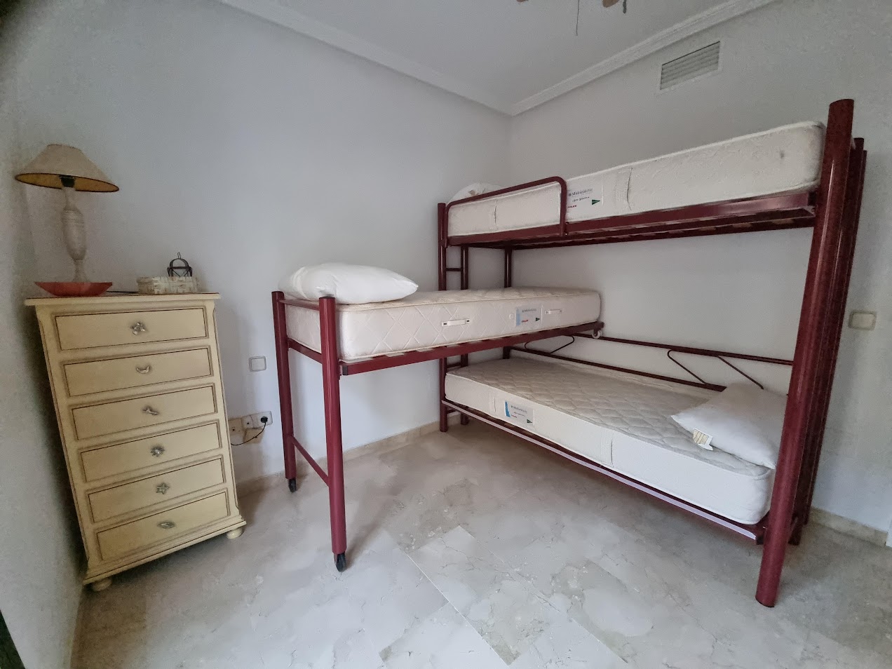 LARGA TEMPORADA. SE ALQUILA DESDE AHORA PRECIOSO APARTAMENTO EN BENALMÁDENA.