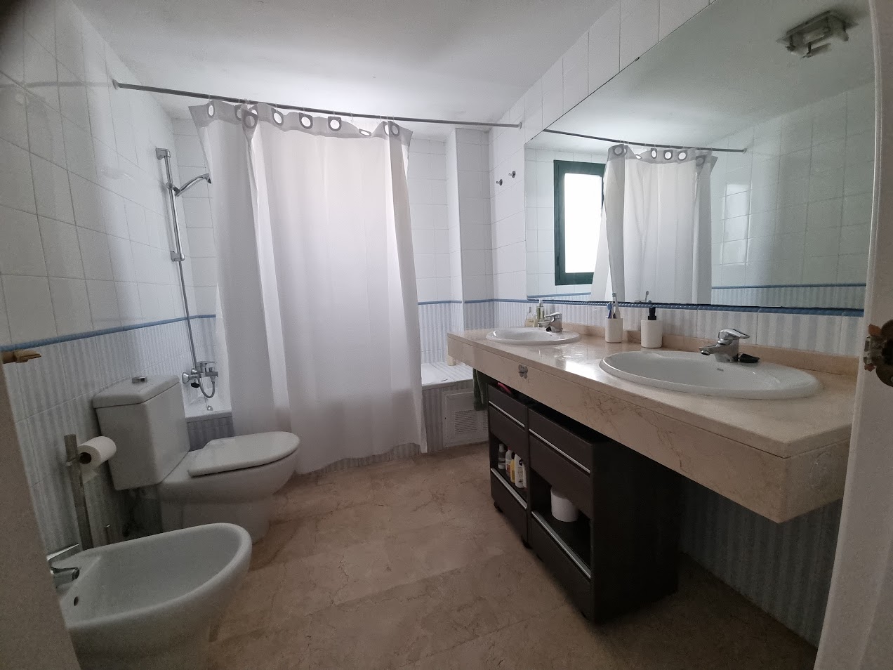 LARGA TEMPORADA. SE ALQUILA DESDE AHORA PRECIOSO APARTAMENTO EN BENALMÁDENA.