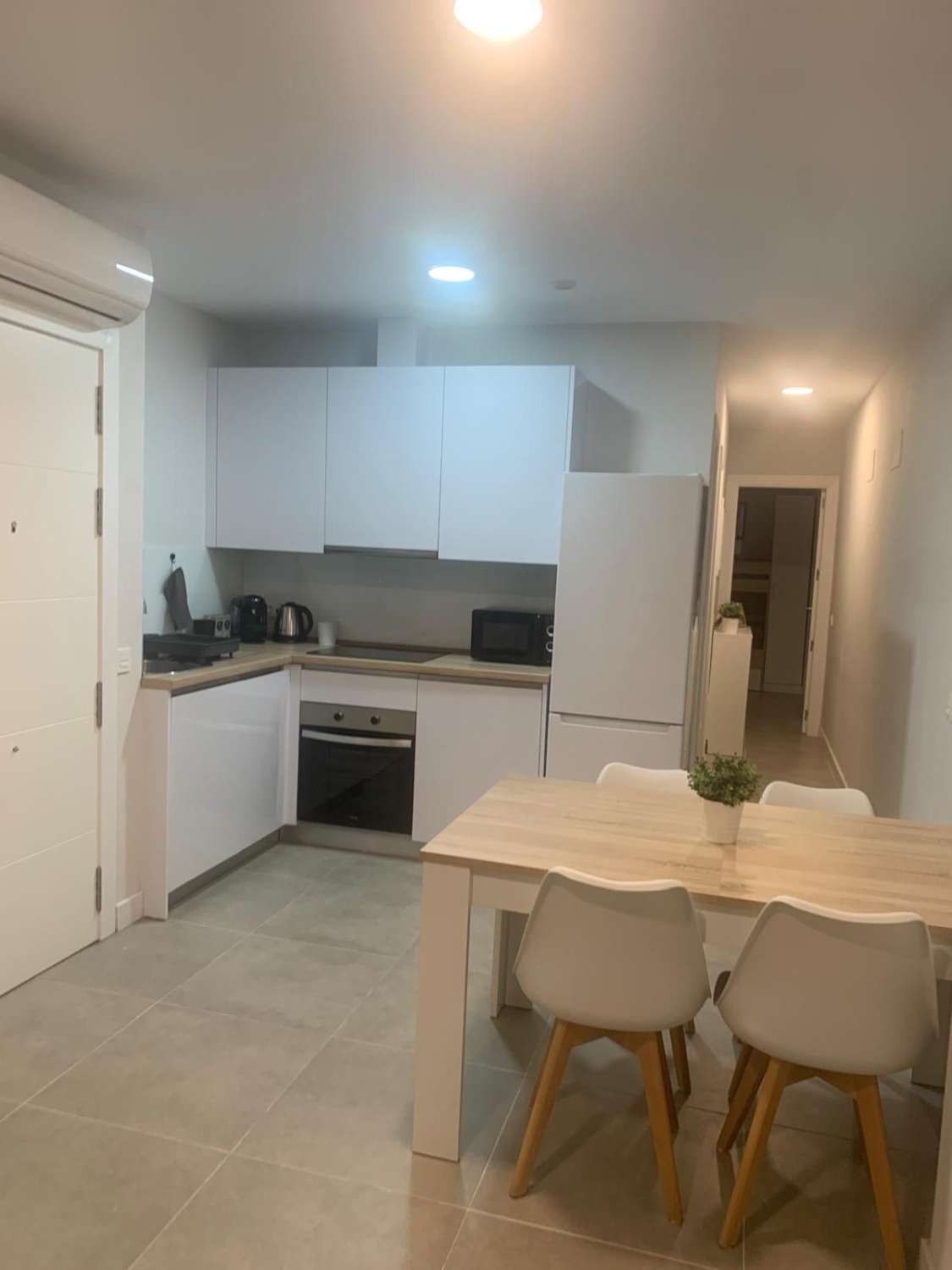 MEDIA TEMPORADA . SE ALQUILA DESDE AHORA HASTA 30.6.26 BONITO APARTAMENTO EN FUENGIROLA