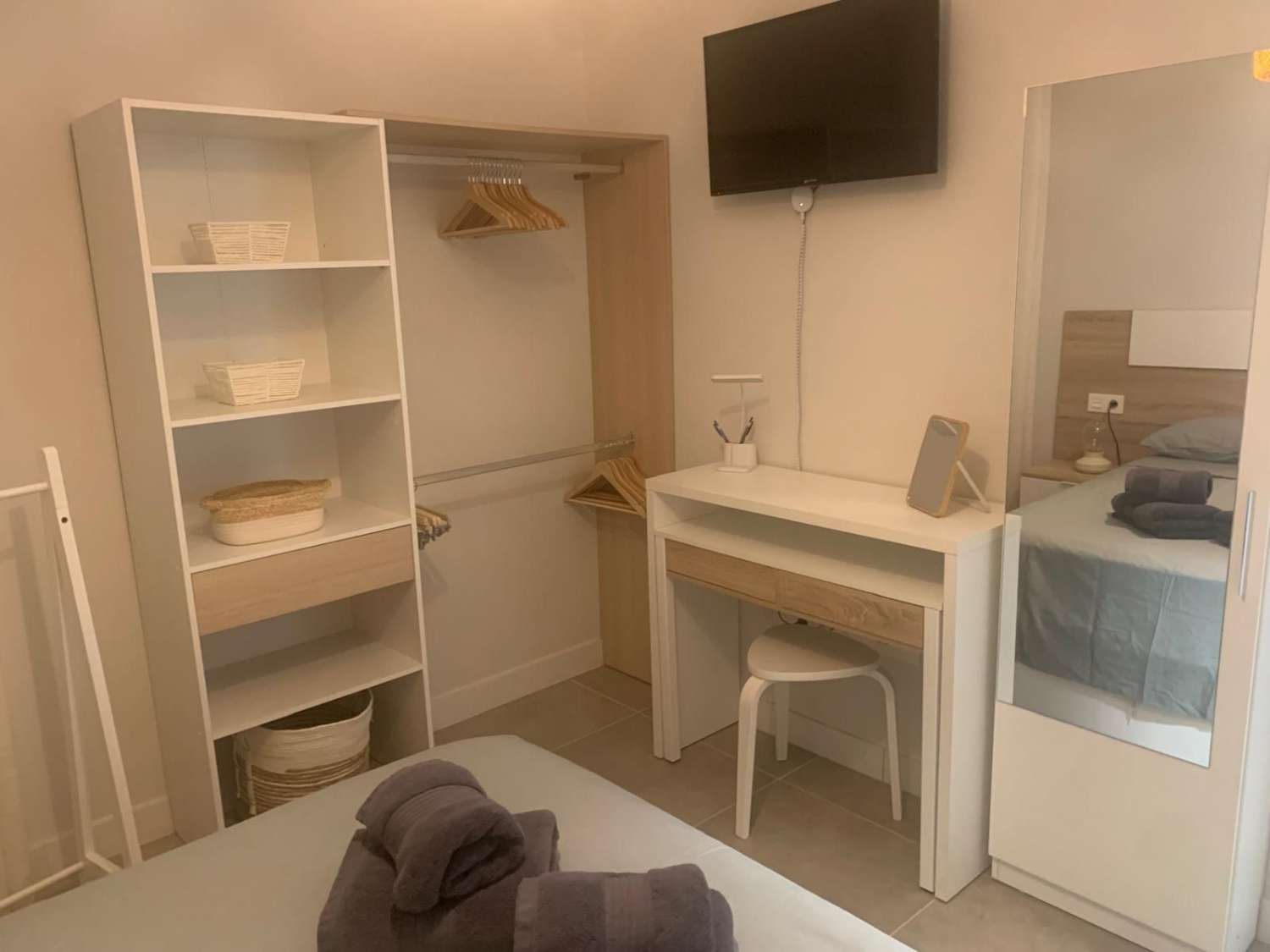 LARGA TEMPORADA  . SE ALQUILA DESDE AHORA BONITO APARTAMENTO EN FUENGIROLA