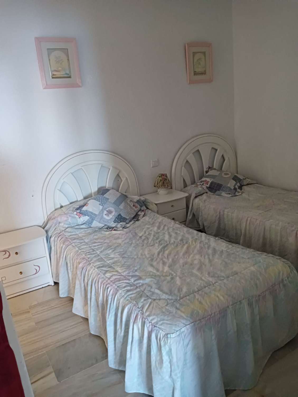 LARGA TEMPORADA , SE ALQUILA BONITO APARTAMENTO FRONTAL AL MAR EN BENALMADENA