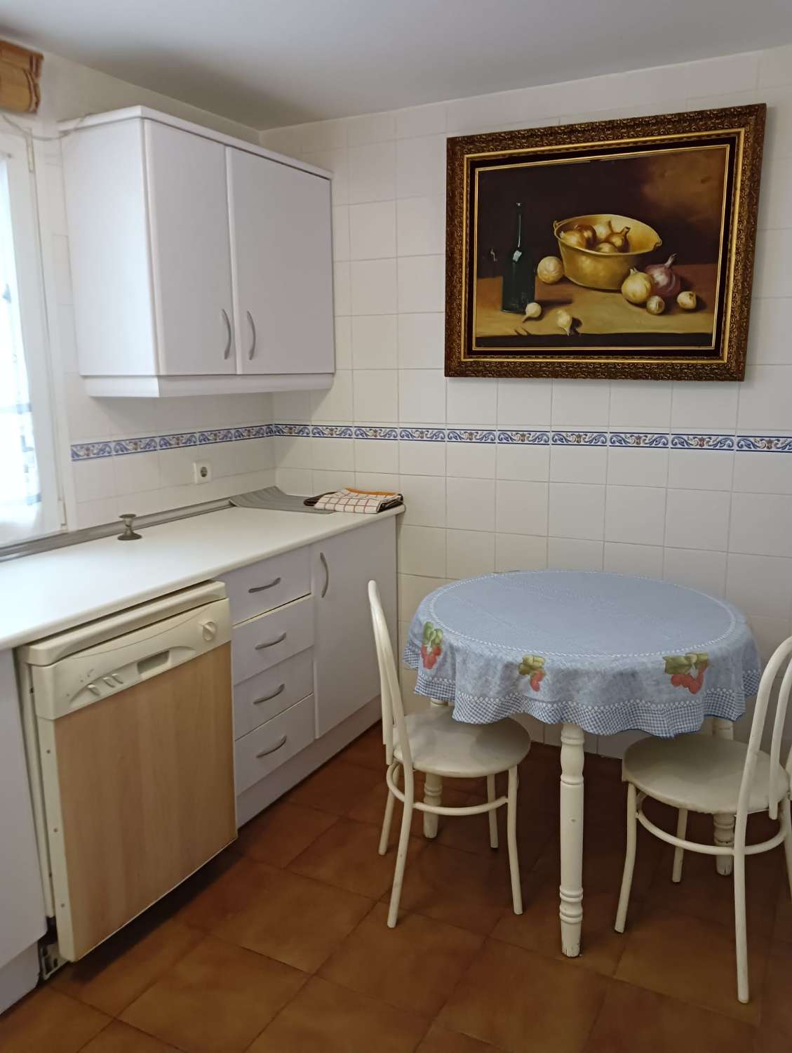 LARGA TEMPORADA , SE ALQUILA BONITO APARTAMENTO FRONTAL AL MAR EN BENALMADENA