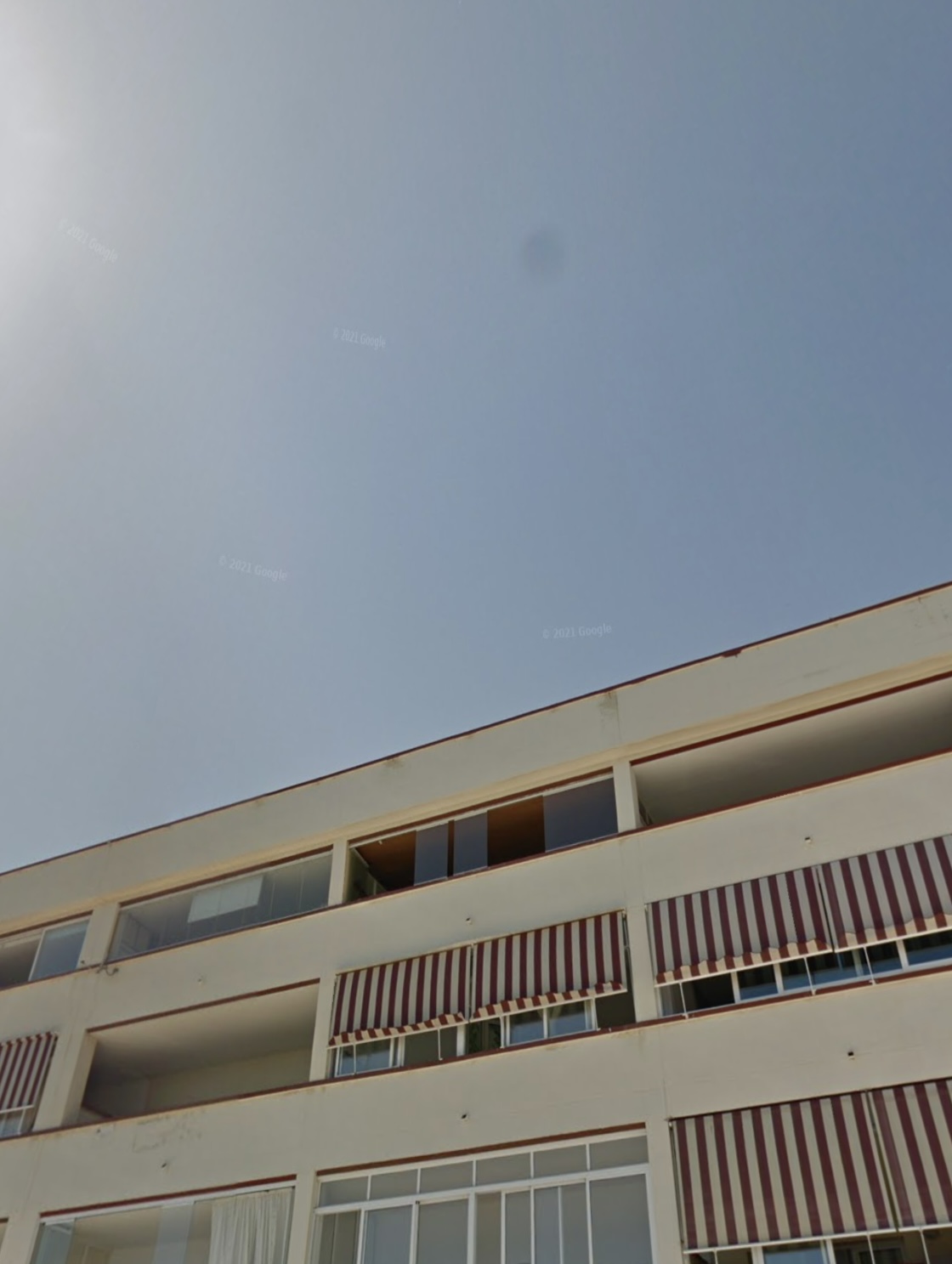 LARGA TEMPORADA , SE ALQUILA BONITO APARTAMENTO FRONTAL AL MAR EN BENALMADENA