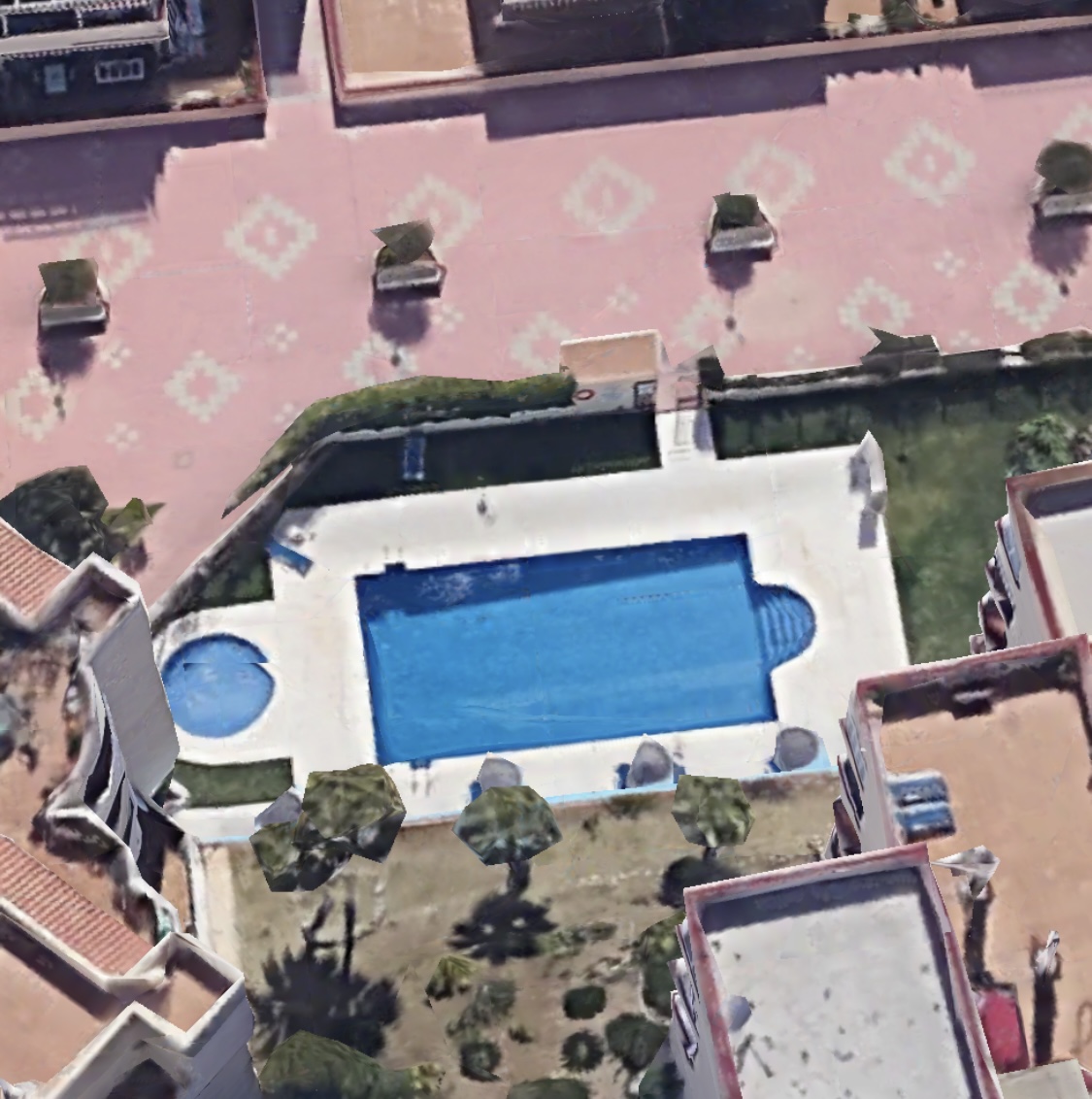 LARGA TEMPORADA , SE ALQUILA BONITO APARTAMENTO FRONTAL AL MAR EN BENALMADENA
