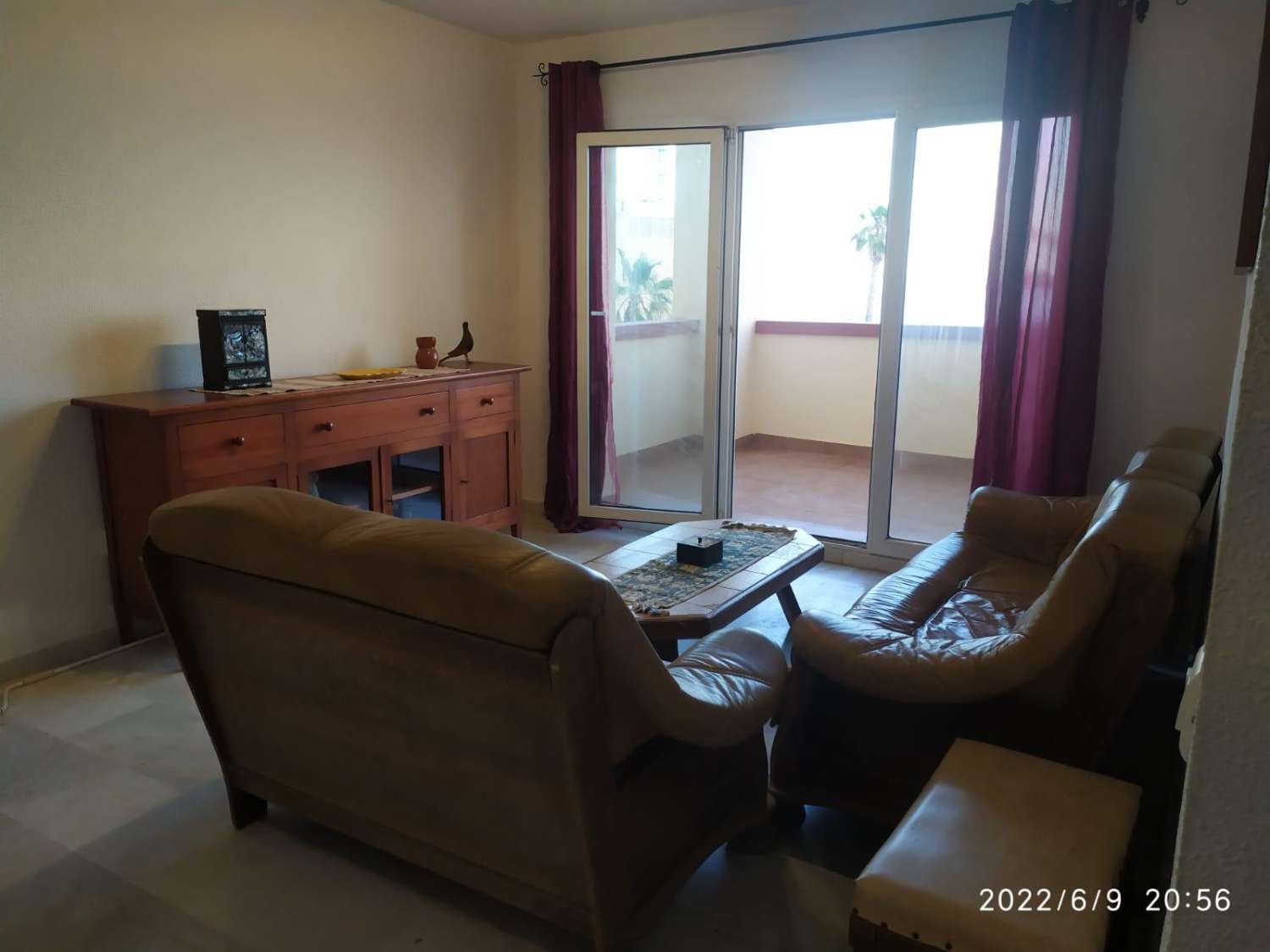 LARGA TEMPORADA , SE ALQUILA BONITO APARTAMENTO FRONTAL AL MAR EN BENALMADENA