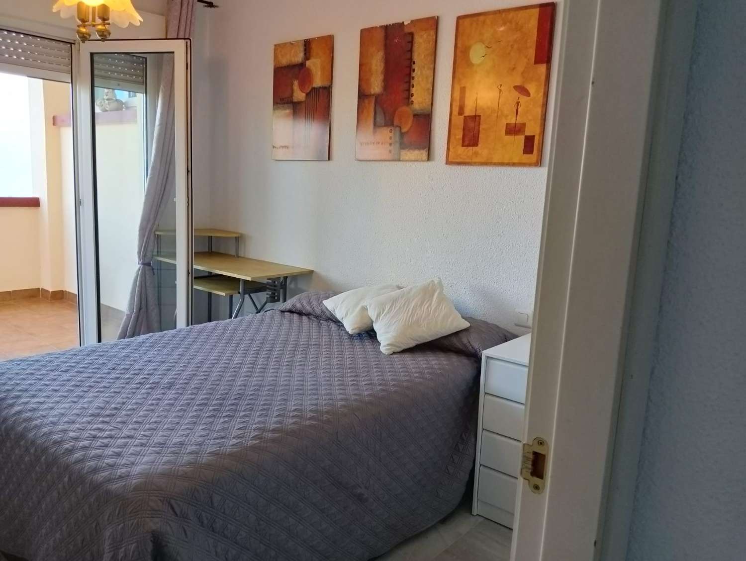 LARGA TEMPORADA , SE ALQUILA BONITO APARTAMENTO FRONTAL AL MAR EN BENALMADENA