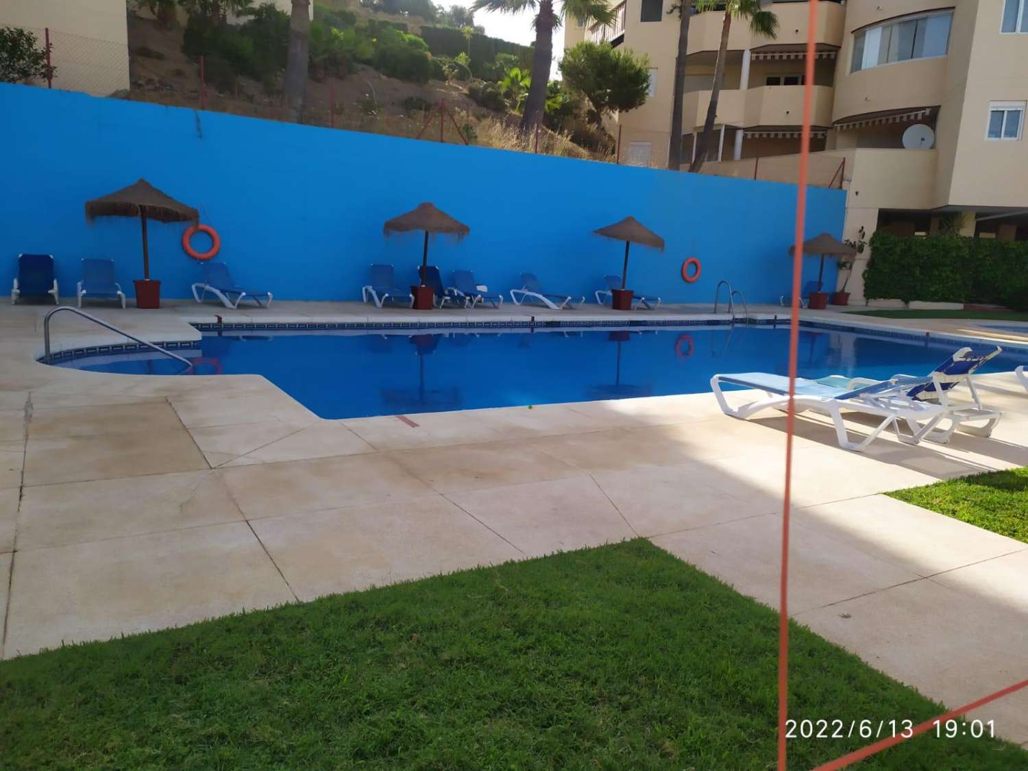 LARGA TEMPORADA , SE ALQUILA BONITO APARTAMENTO FRONTAL AL MAR EN BENALMADENA