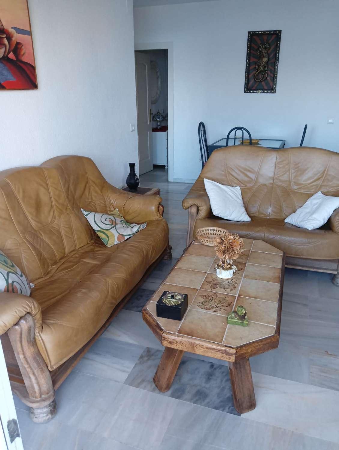 LARGA TEMPORADA , SE ALQUILA BONITO APARTAMENTO FRONTAL AL MAR EN BENALMADENA