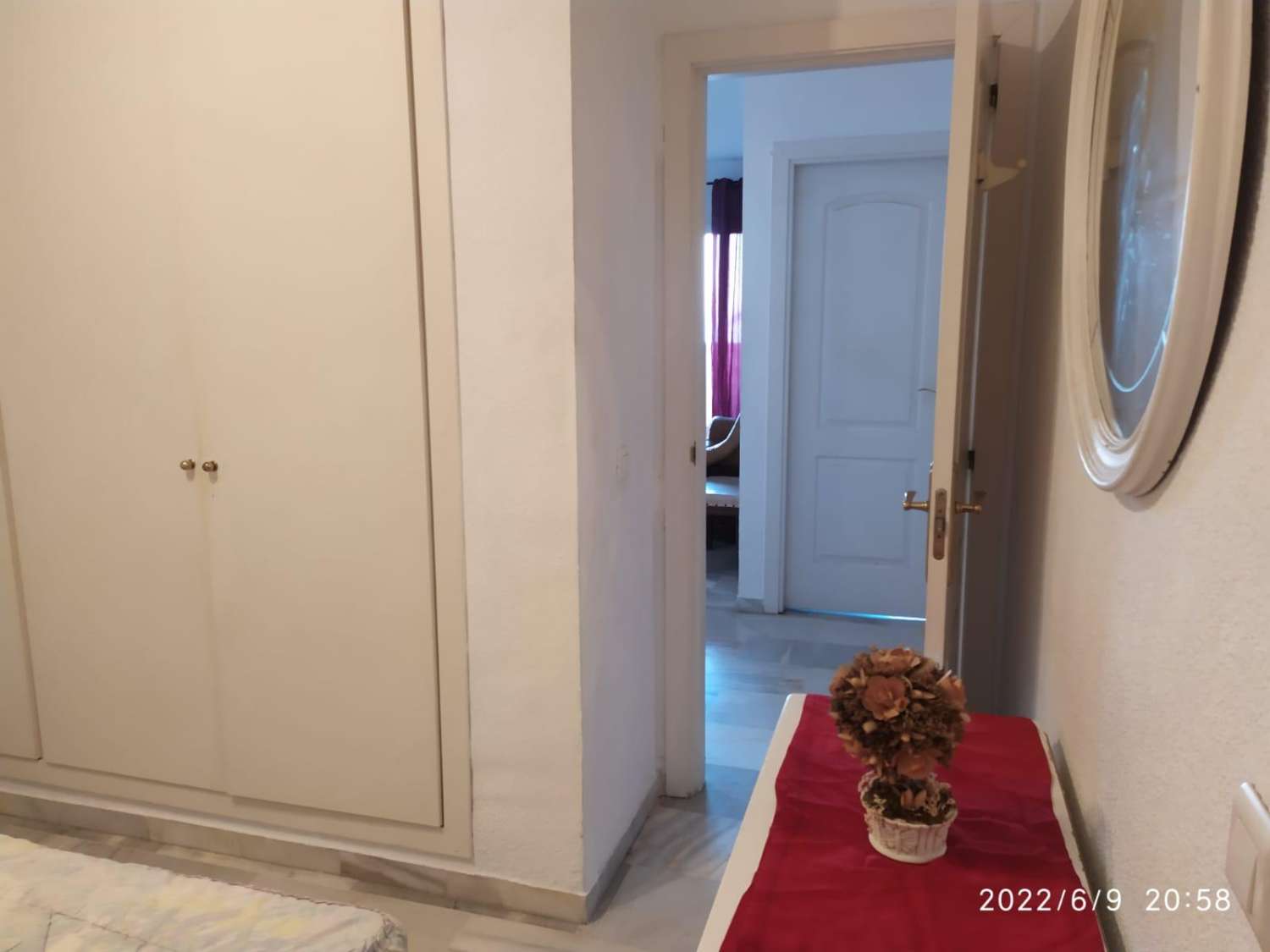 LARGA TEMPORADA , SE ALQUILA BONITO APARTAMENTO FRONTAL AL MAR EN BENALMADENA