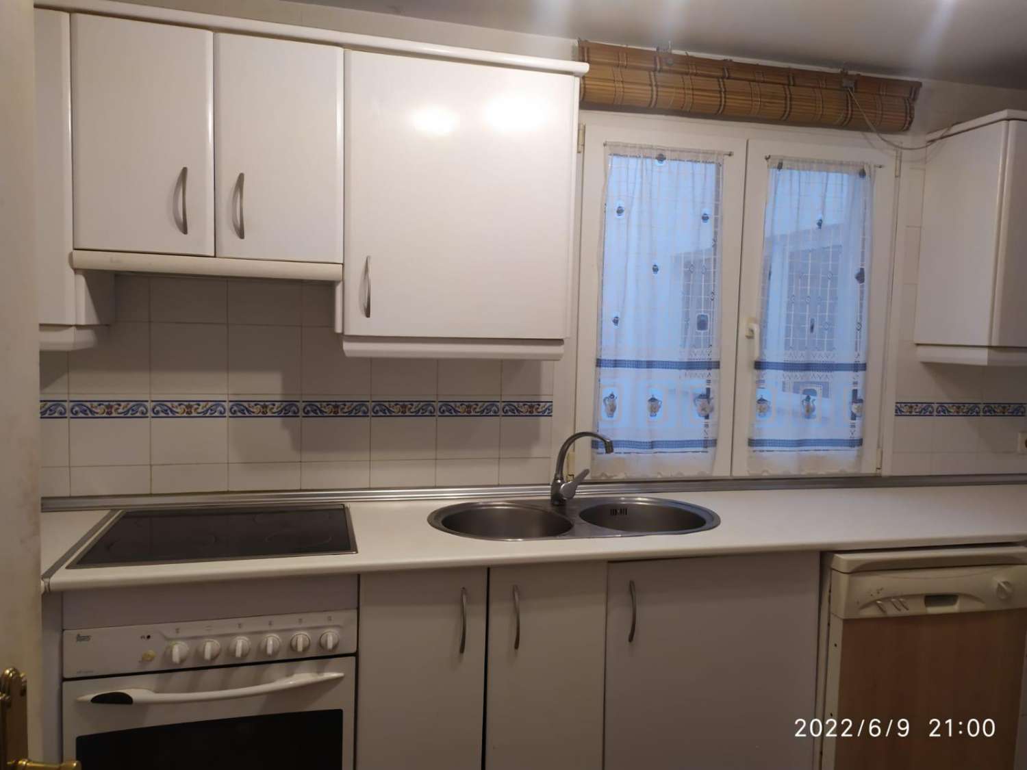 LARGA TEMPORADA , SE ALQUILA BONITO APARTAMENTO FRONTAL AL MAR EN BENALMADENA