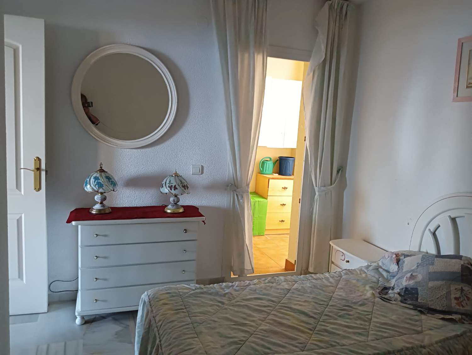 LARGA TEMPORADA , SE ALQUILA BONITO APARTAMENTO FRONTAL AL MAR EN BENALMADENA