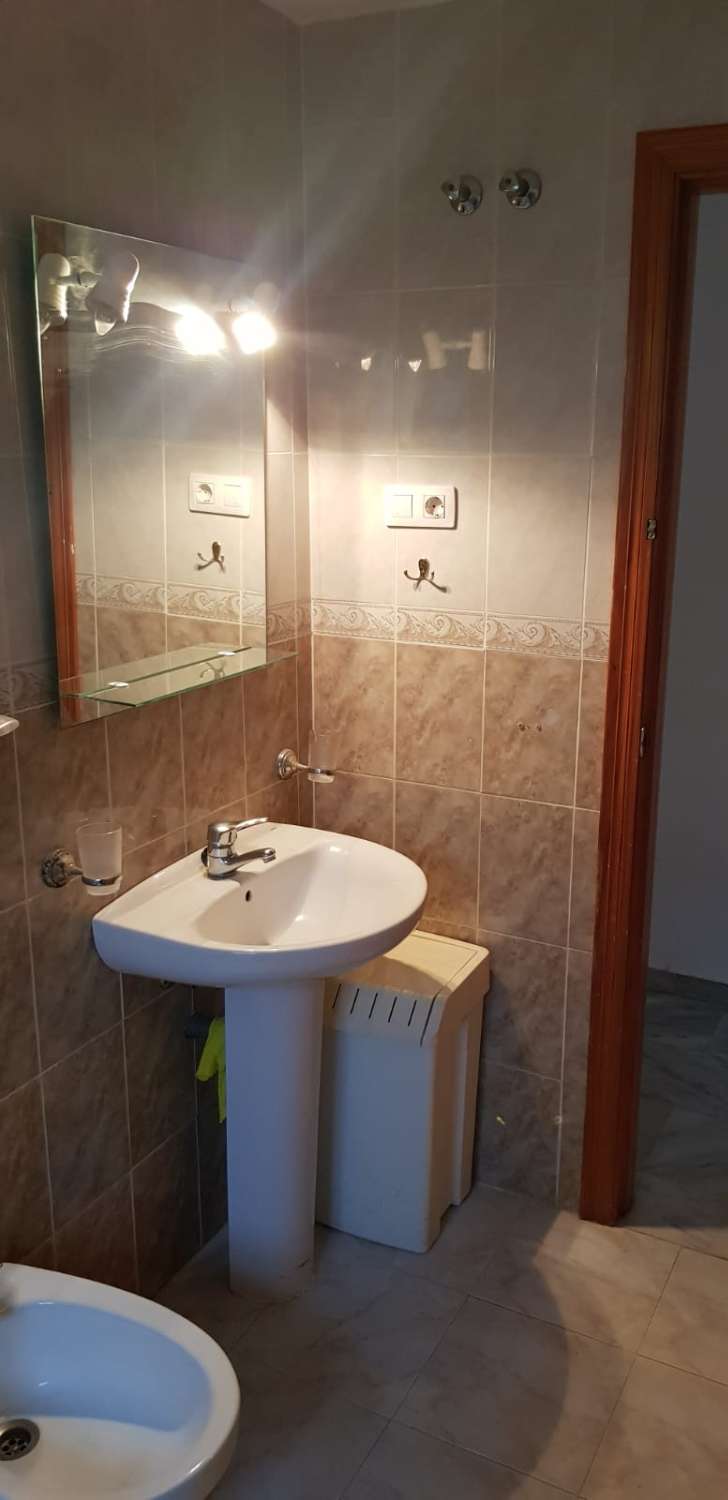 LARGA TEMPORADA , SE ALQUILA  BONITO APARTAMENTO EN ZONA  CALABURRA CHAPARRAL (MIJAS COSTA)