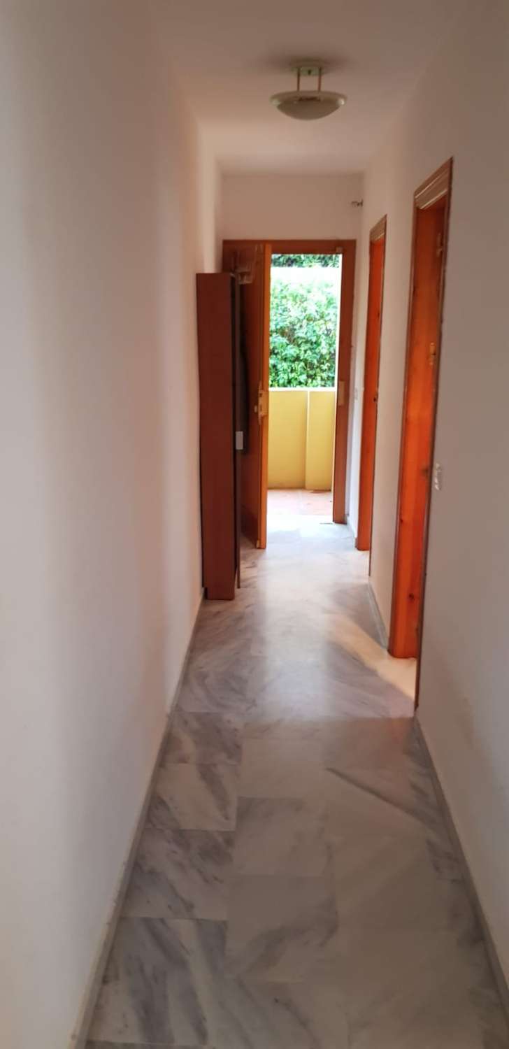 LARGA TEMPORADA , SE ALQUILA  BONITO APARTAMENTO EN ZONA  CALABURRA CHAPARRAL (MIJAS COSTA)