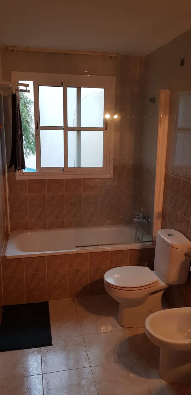 LARGA TEMPORADA , SE ALQUILA  BONITO APARTAMENTO EN ZONA  CALABURRA CHAPARRAL (MIJAS COSTA)