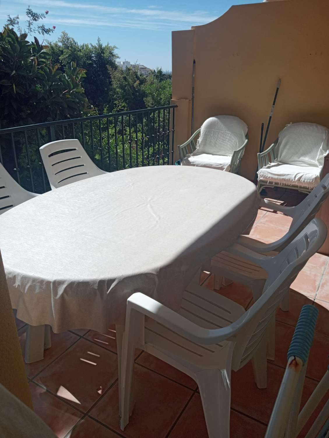 LARGA TEMPORADA , SE ALQUILA  BONITO APARTAMENTO EN ZONA  CALABURRA CHAPARRAL (MIJAS COSTA)