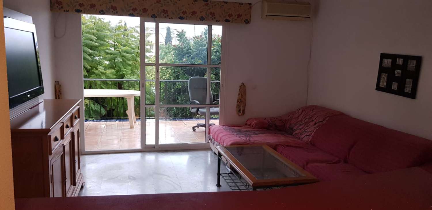 LARGA TEMPORADA , SE ALQUILA  BONITO APARTAMENTO EN ZONA  CALABURRA CHAPARRAL (MIJAS COSTA)
