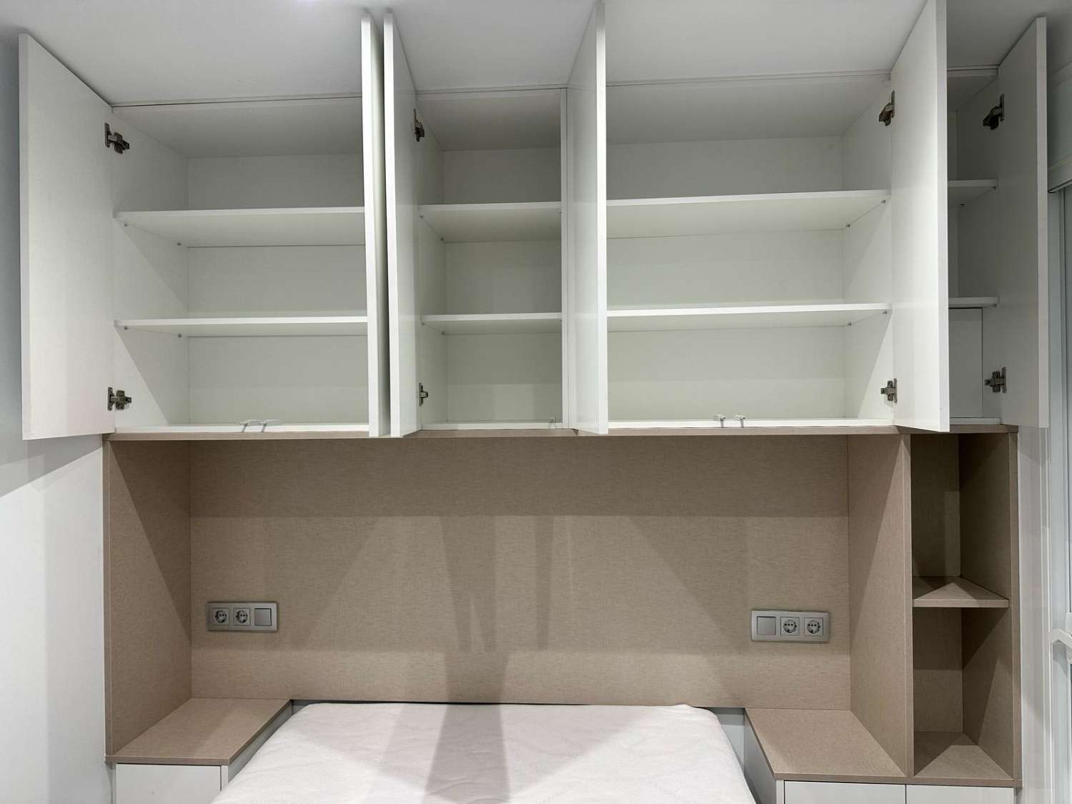 MEDIA TEMPORADA . SE ALQUILA DESDE AHORA HASTA 27.2 .26  BONITO APARTAMENTO EN 1ª LINEA  CON VISTAS AL MAR EN LOS BOLICHES (FUENGIROLA)
