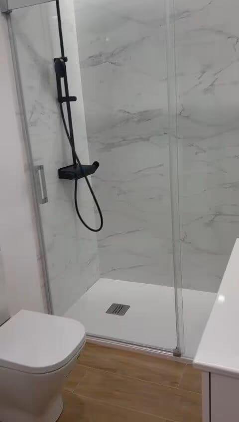 GEMIETET VOM 26.1.1.BIS 30.6.26 UND VOM 1.9.26-30.6.27 WUNDERSCHÖNE WOHNUNG AN DER ERSTEN STRANDLINIE IN FUENGIROLA