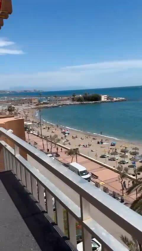 GEMIETET VOM 26.1.1.BIS 30.6.26 UND VOM 1.9.26-30.6.27 WUNDERSCHÖNE WOHNUNG AN DER ERSTEN STRANDLINIE IN FUENGIROLA