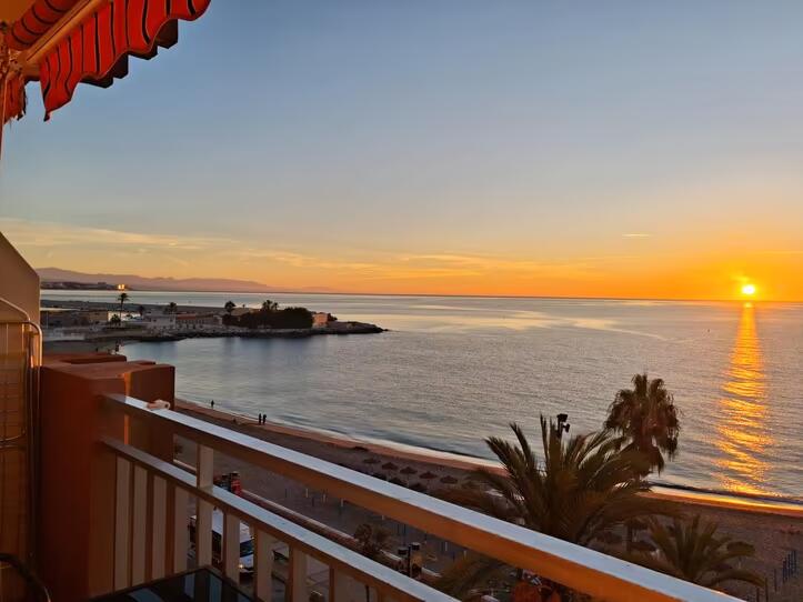 GEMIETET VOM 26.1.1.BIS 30.6.26 UND VOM 1.9.26-30.6.27 WUNDERSCHÖNE WOHNUNG AN DER ERSTEN STRANDLINIE IN FUENGIROLA