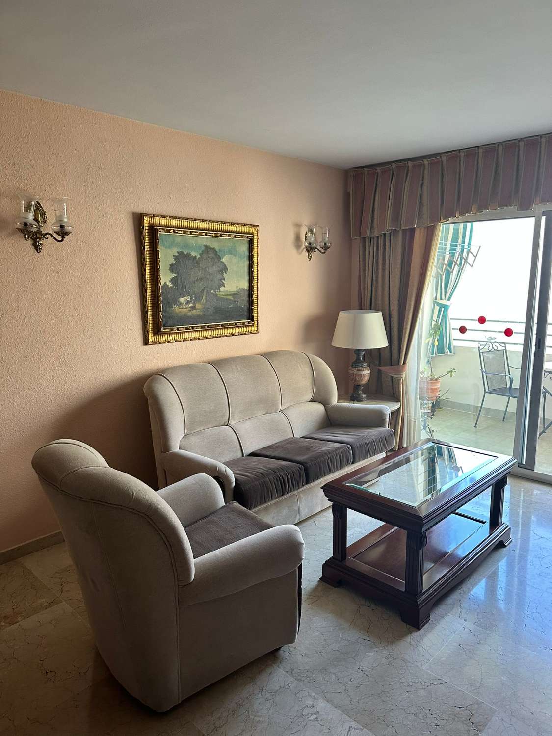 4-BEDROOM APARTMENT FOR SALE IN THE CENTER OF ARROYO DE LA MIEL (BENALMADENA)