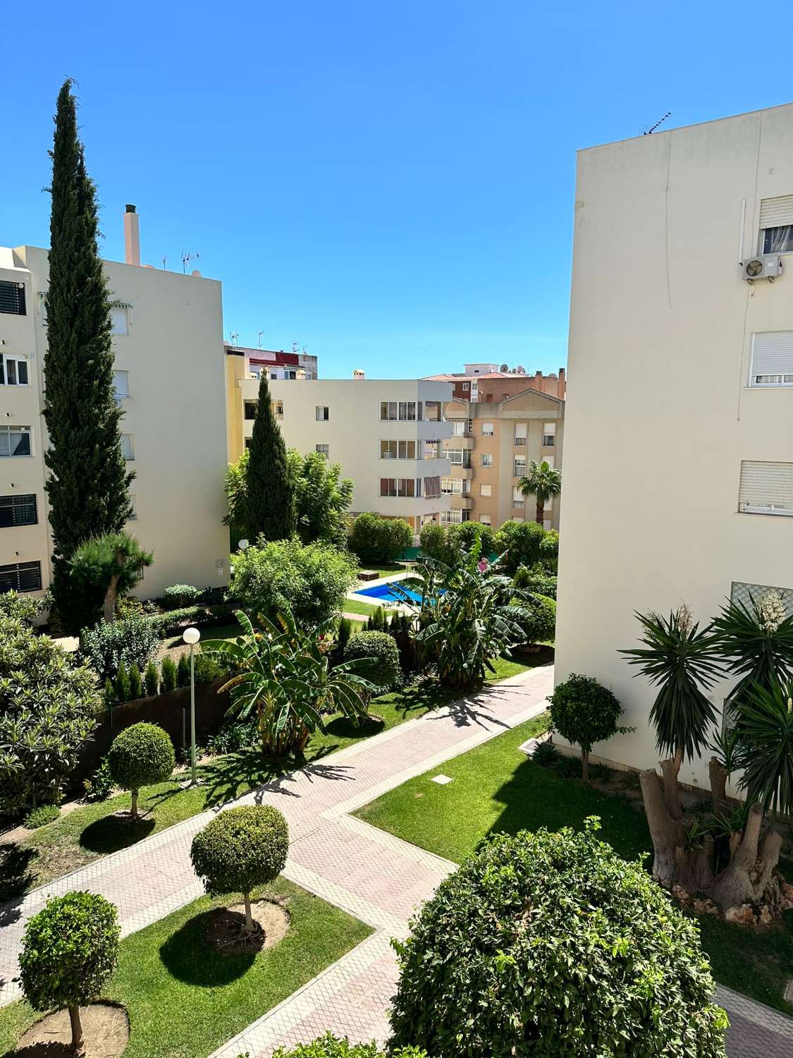 4-BEDROOM APARTMENT FOR SALE IN THE CENTER OF ARROYO DE LA MIEL (BENALMADENA)