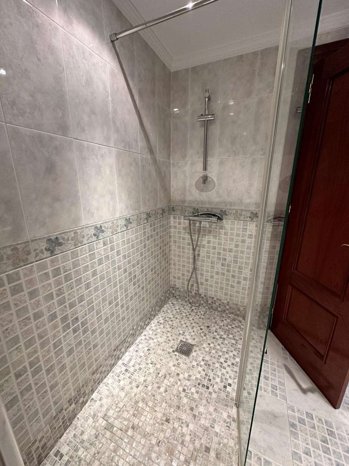 4-BEDROOM APARTMENT FOR SALE IN THE CENTER OF ARROYO DE LA MIEL (BENALMADENA)
