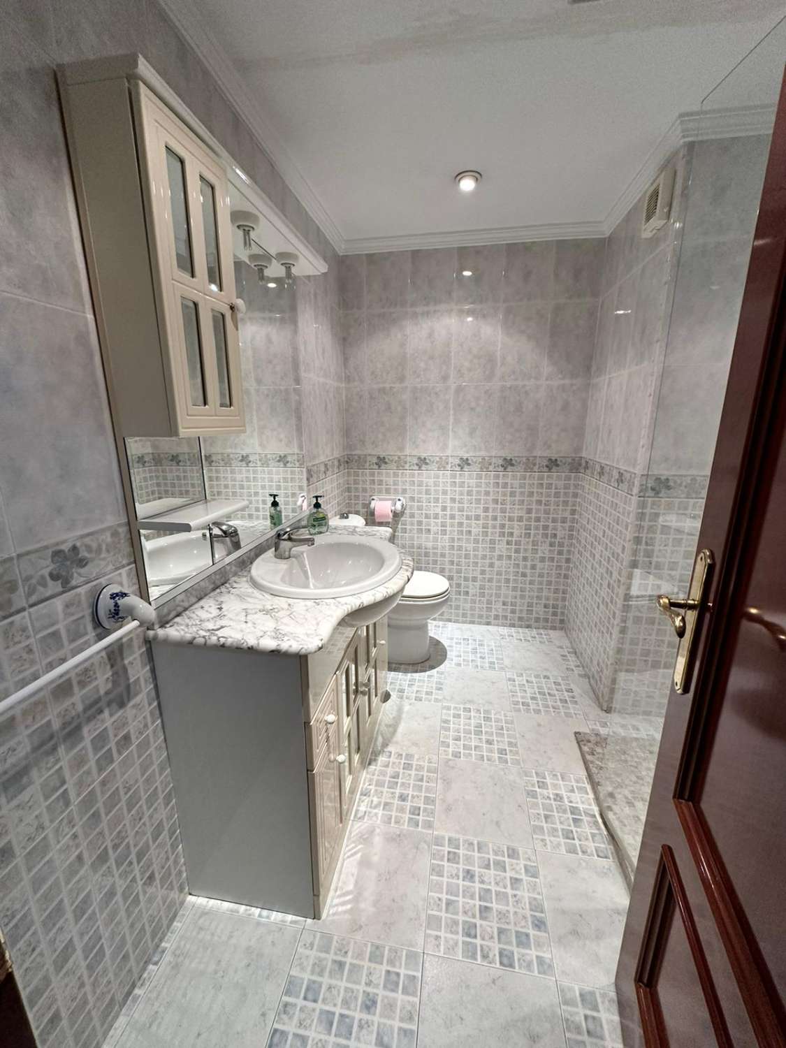 4-BEDROOM APARTMENT FOR SALE IN THE CENTER OF ARROYO DE LA MIEL (BENALMADENA)