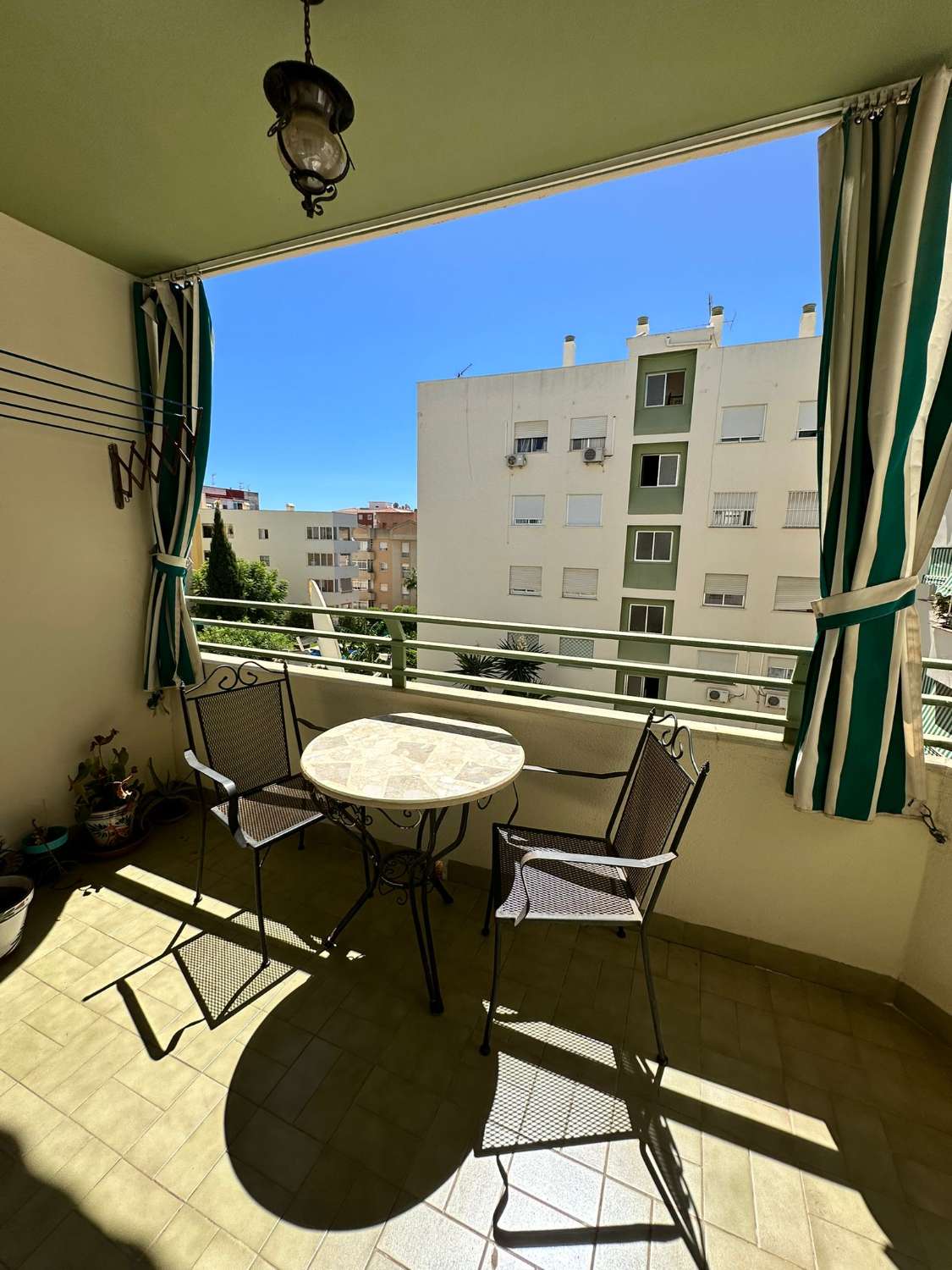 4-BEDROOM APARTMENT FOR SALE IN THE CENTER OF ARROYO DE LA MIEL (BENALMADENA)