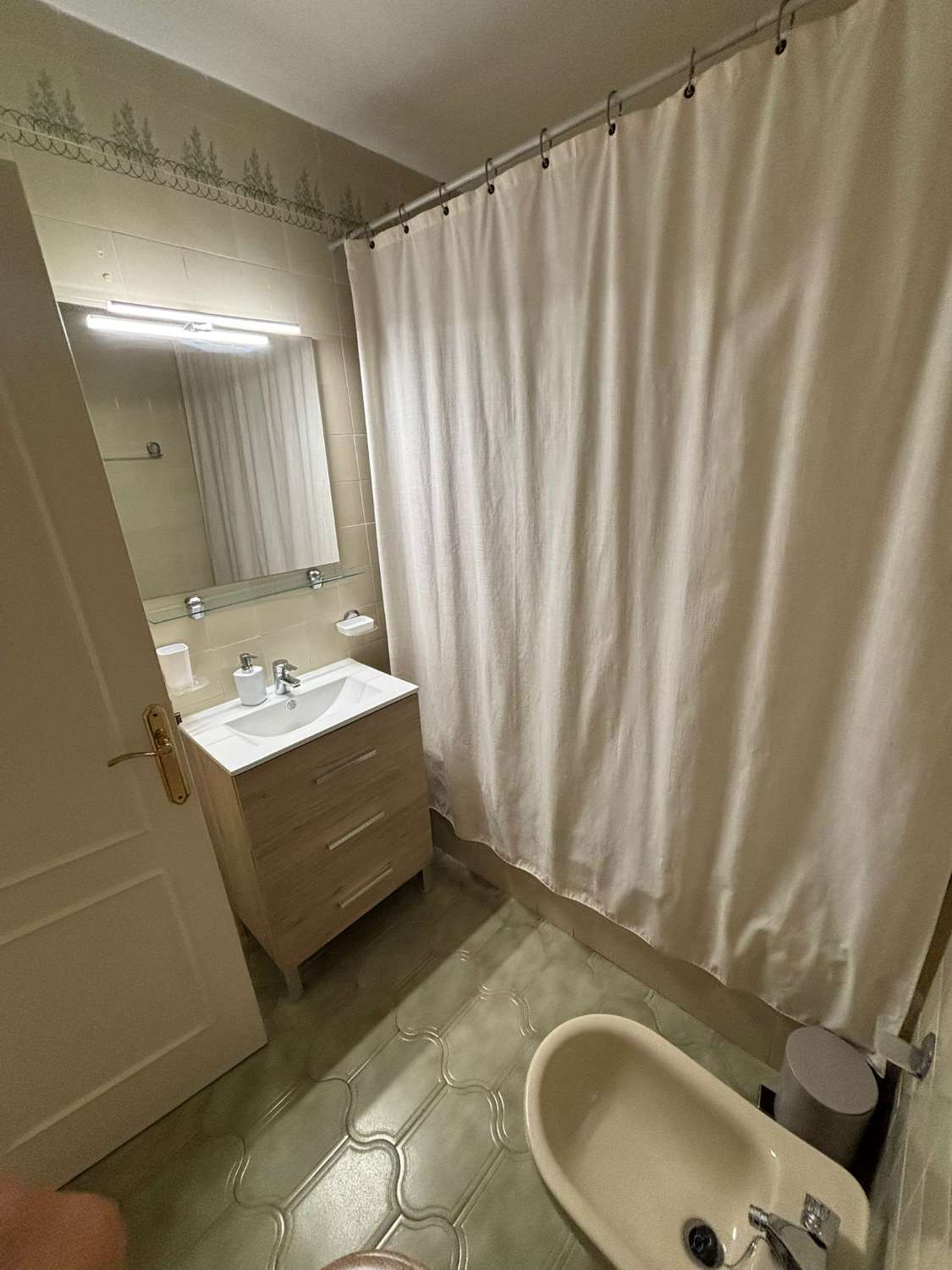 DEJLIG LEJLIGHED MED HAVUDSIGT TIL LEJE FOR LANGTIDSLEJE I LA CALA DE MIJAS-OMRÅDET (MIJAS)